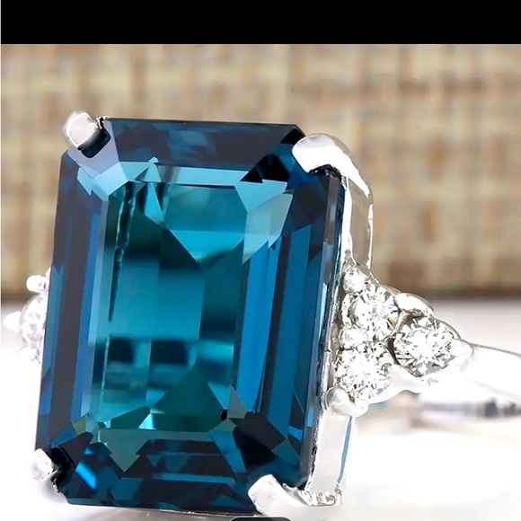 Vintage Ring Inlaid Waterish Rectangular Gemstone Symbol Of Elegance And Beauty - Picture 1 of 4